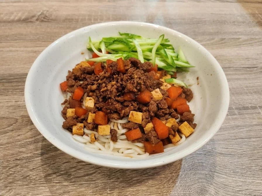炸醬麵 Sauted Ground Pork with Fermented Sauce